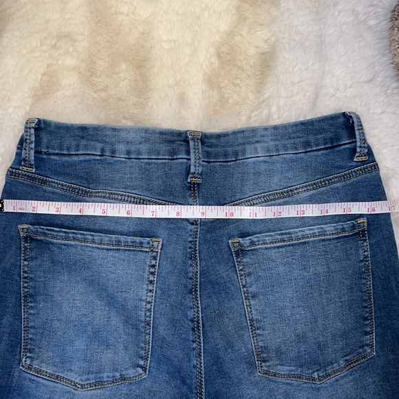 Women’s Jeans - Picture 5 of 10